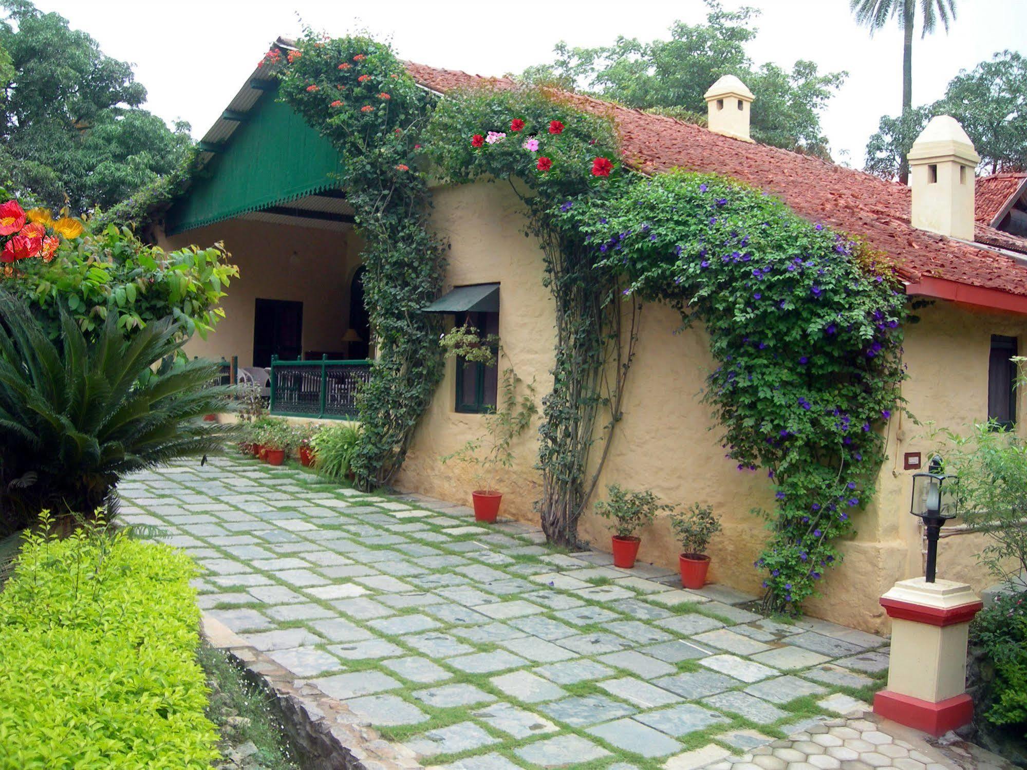 Welcomheritage Connaught House Monte Abu Exterior foto
